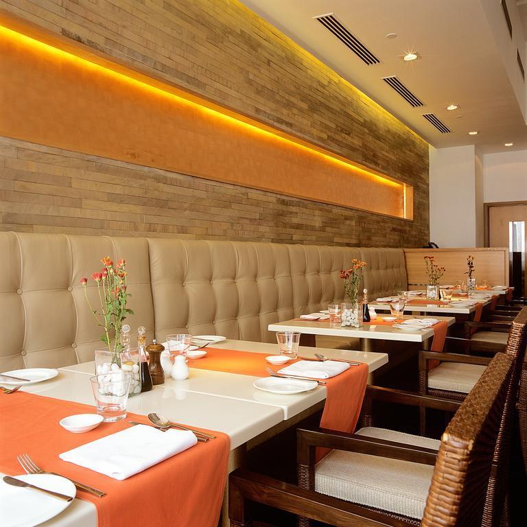 Trident Chennai Ξενοδοχείο Εξωτερικό φωτογραφία Restaurant