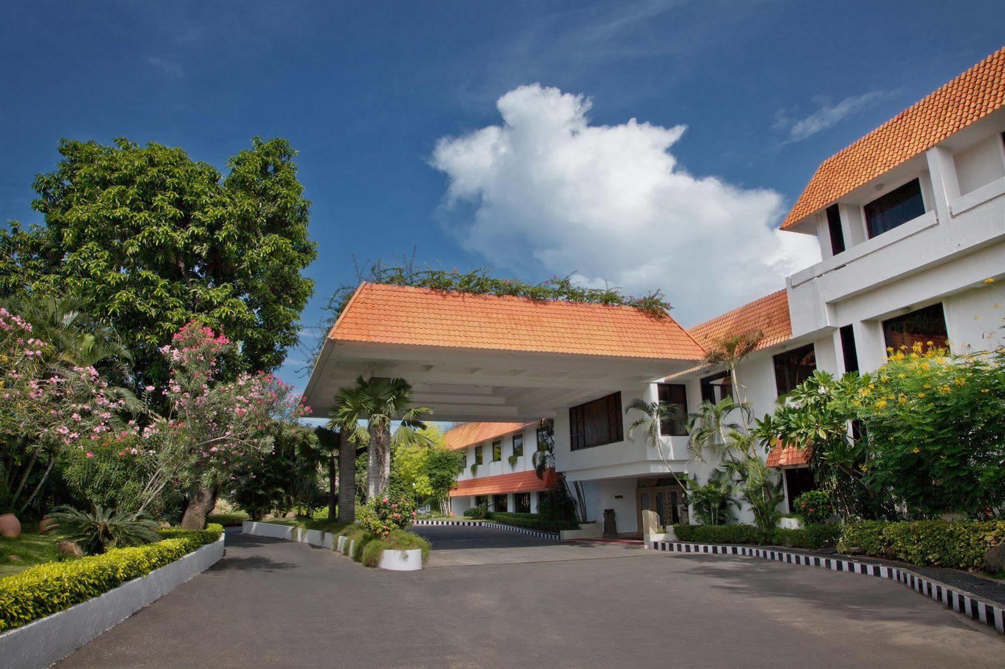 Trident Chennai Ξενοδοχείο Εξωτερικό φωτογραφία The main building of the university